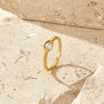 Anel Selene Pedra da Lua Dourado