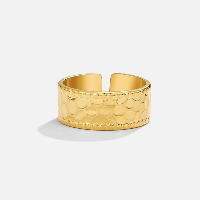 Anel Amaya Martelado Dourado
