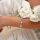 Pulseira Flor com Pérola Branca Prateada