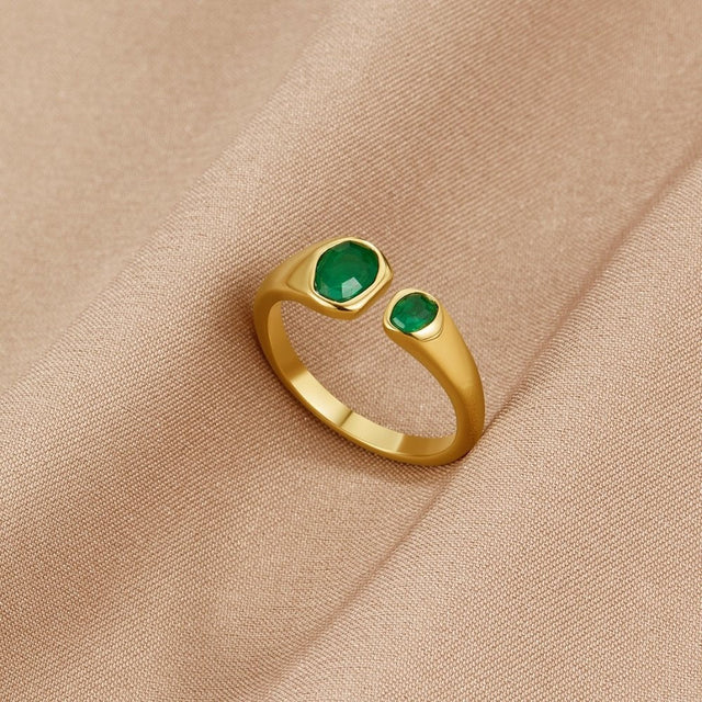 Anel Envolvente Vintage com Esmeralda Verde