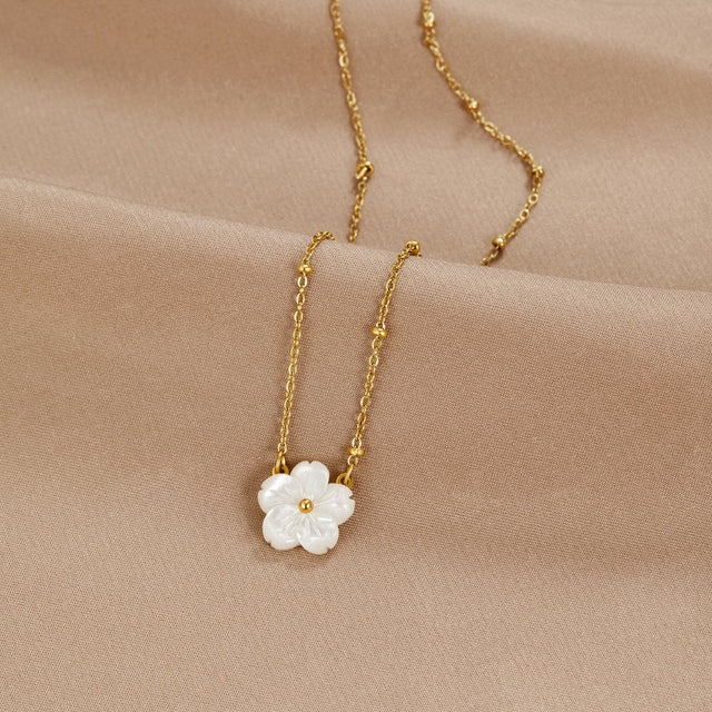 Colar Branco Flor Flor