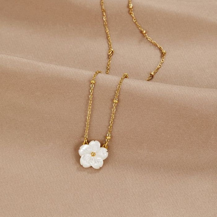 Colar Branco Flor Flor